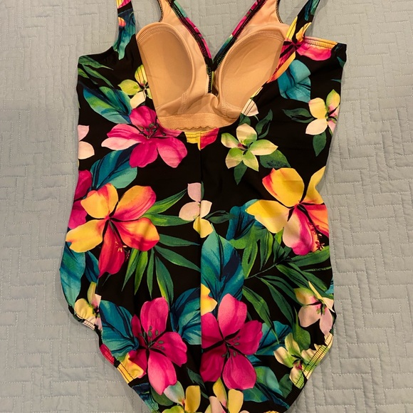Women’s Miraclesuit Black Escape Tropical Print - Picture 4 of 7